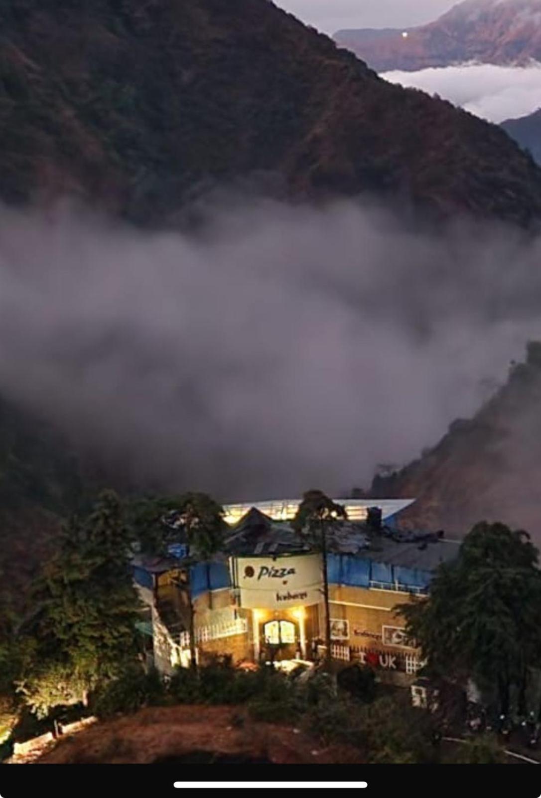 Icebergs Hotel, Masuri Exterior foto